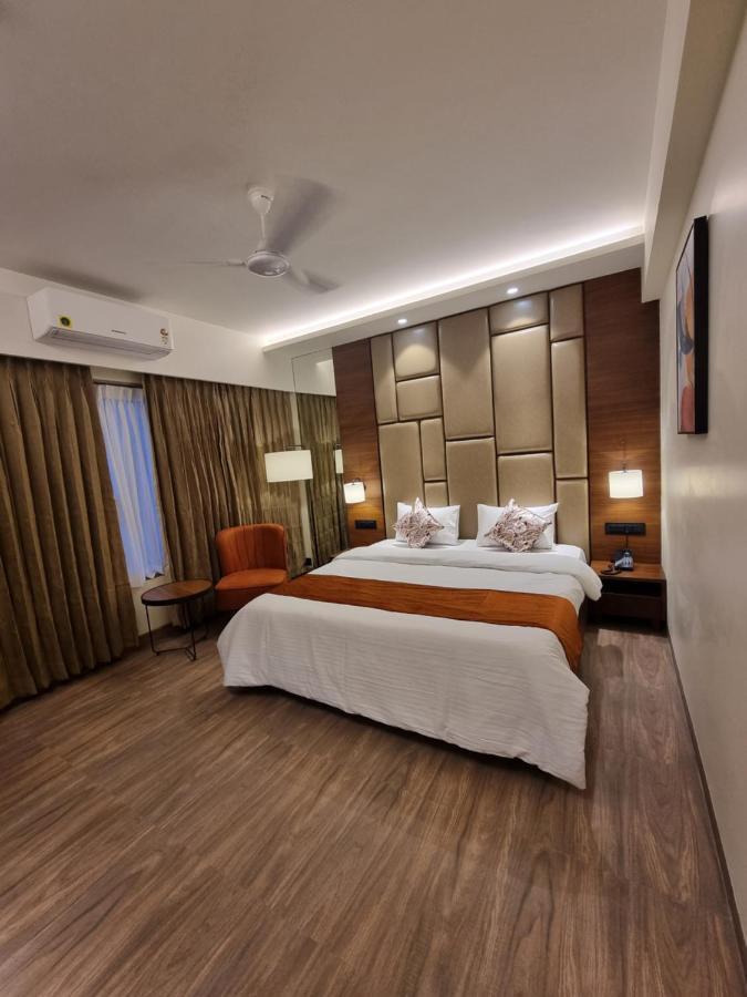 Hotel El Magnifico Сурат Экстерьер фото
