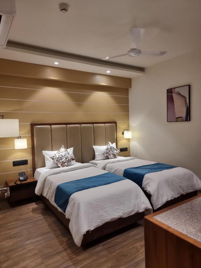 Hotel El Magnifico Сурат Экстерьер фото
