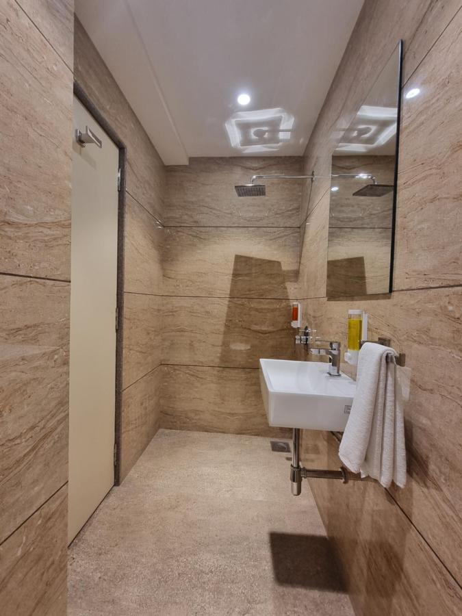 Hotel El Magnifico Сурат Экстерьер фото
