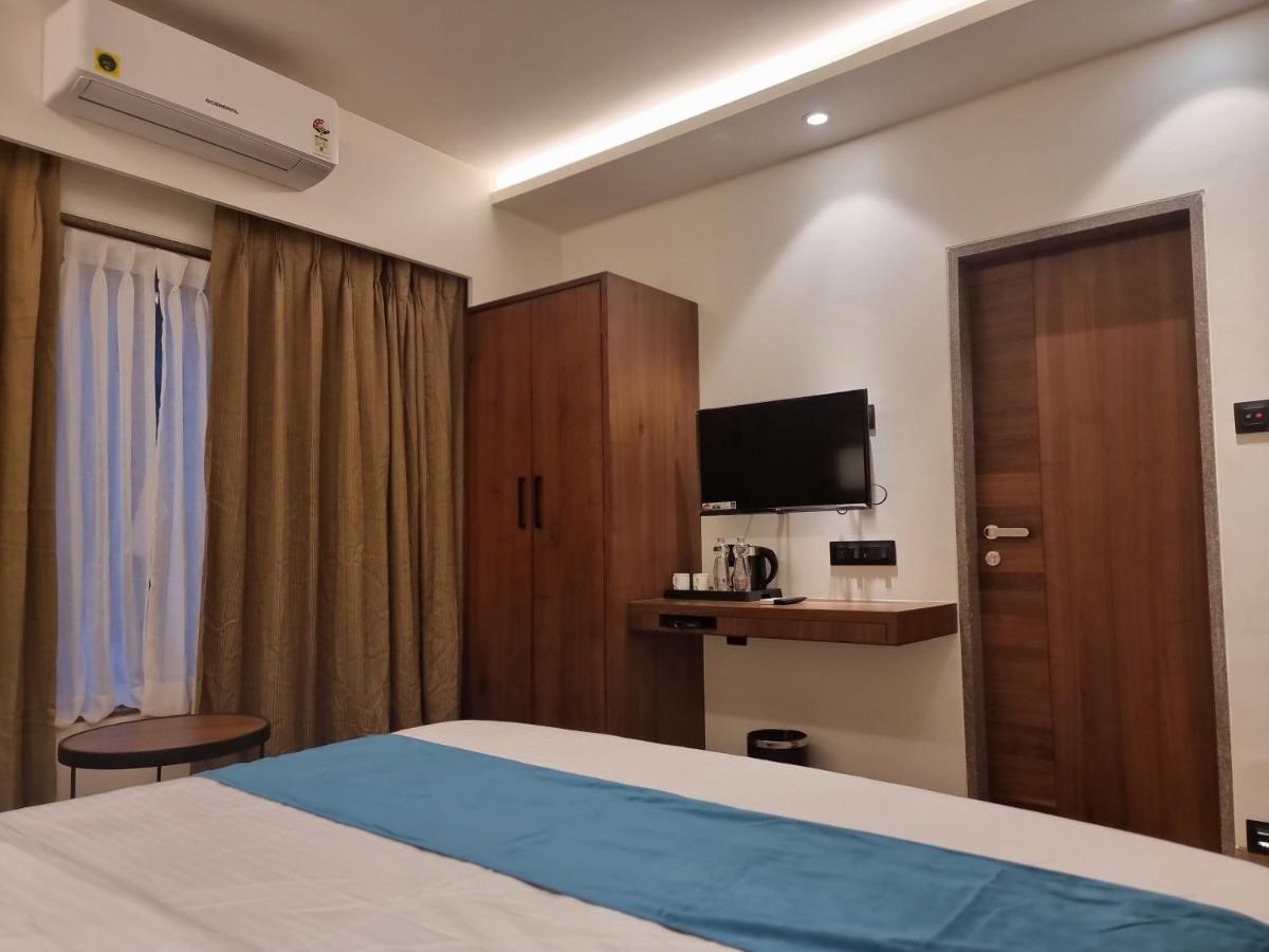Hotel El Magnifico Сурат Экстерьер фото