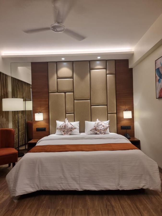 Hotel El Magnifico Сурат Экстерьер фото