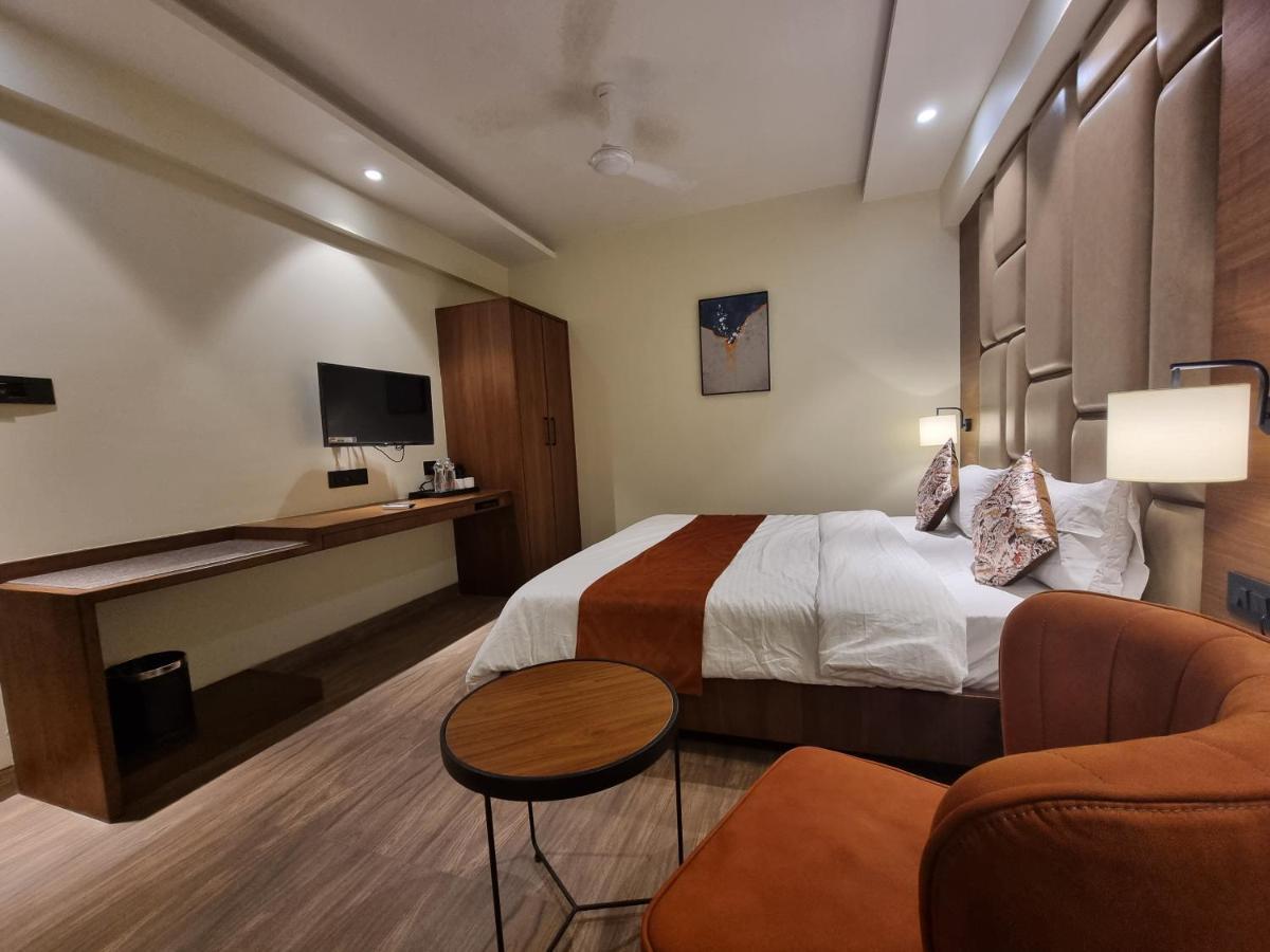 Hotel El Magnifico Сурат Экстерьер фото