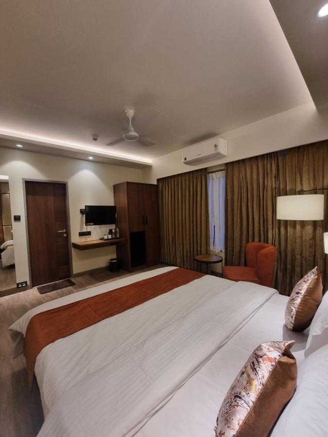 Hotel El Magnifico Сурат Экстерьер фото