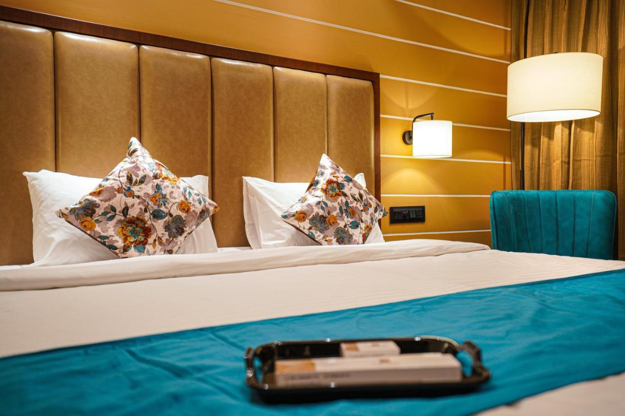 Hotel El Magnifico Сурат Экстерьер фото
