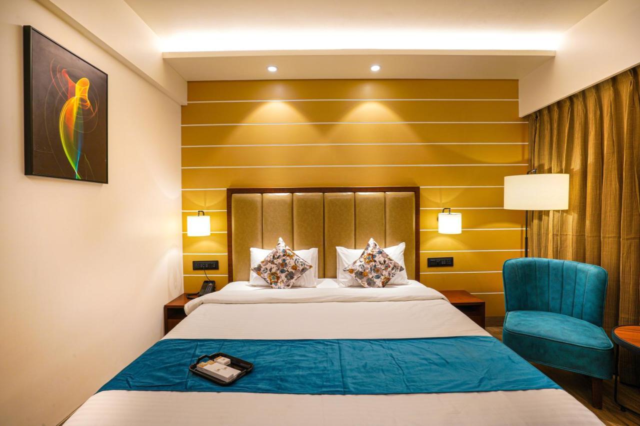 Hotel El Magnifico Сурат Экстерьер фото