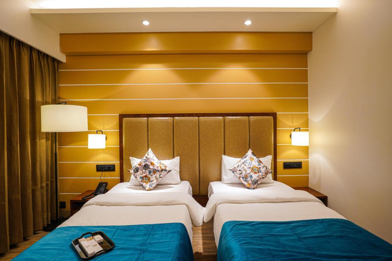 Hotel El Magnifico Сурат Экстерьер фото