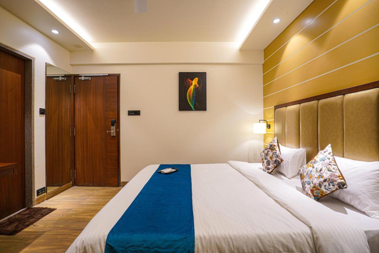 Hotel El Magnifico Сурат Экстерьер фото