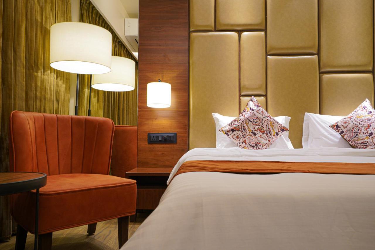 Hotel El Magnifico Сурат Экстерьер фото